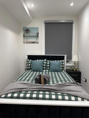 cozy corner lodge, Ealing